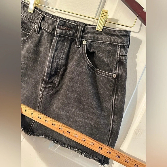 WE THE FREE PEOPLE Blk Rugged Aline Denim Button Fly Raw Hem Mini Jean Skirt 27 - Picture 9 of 11